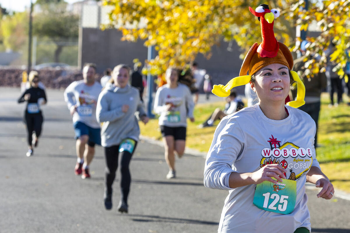 Runners, walkers take part in Wobble Before You Gobble — PHOTOS