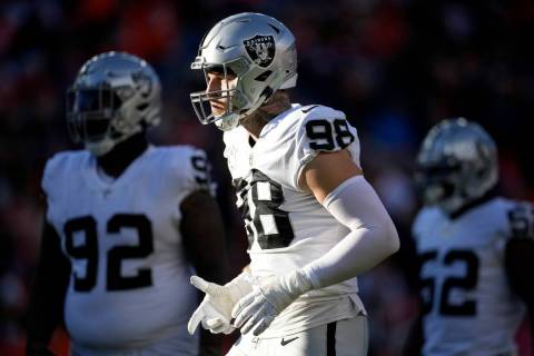 Las Vegas Raiders defensive end Maxx Crosby (98) in the first half of an NFL football game Sund ...