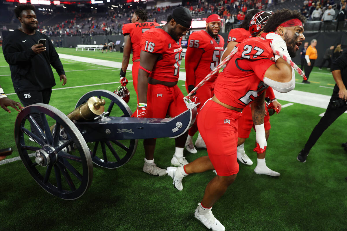 in the second half of a NCAA football game at Allegiant Stadium in Las Vegas, Saturday, Nov. 26 ...