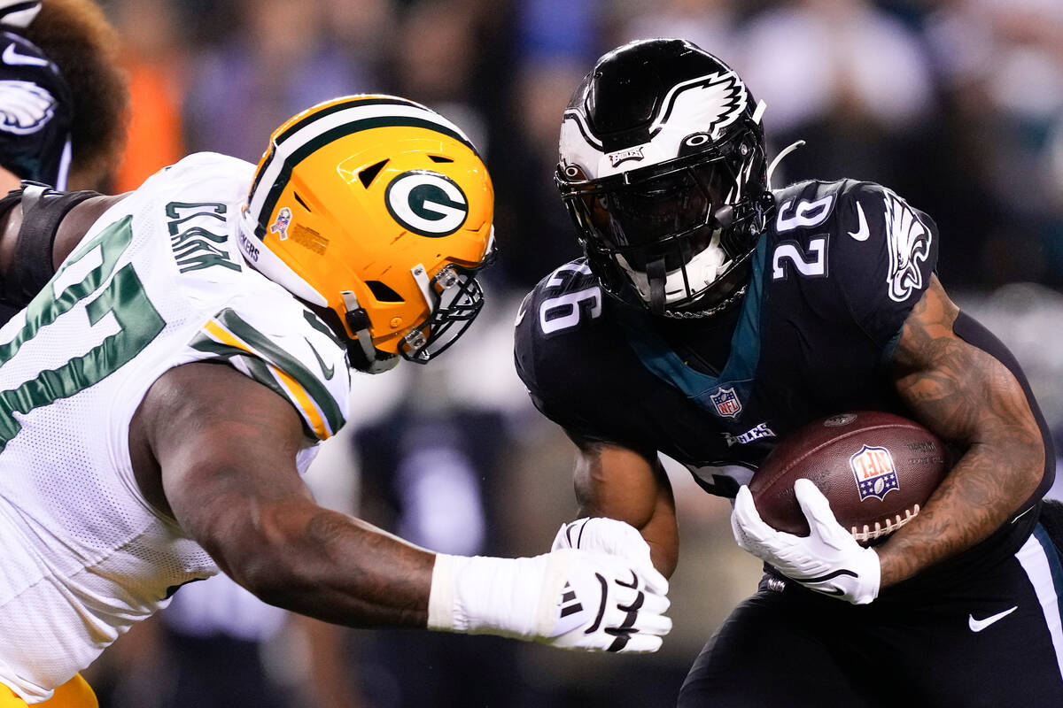 Philadelphia Eagles' Miles Sanders (26) runs for a touchdown against Green Bay Packers' Kenny C ...