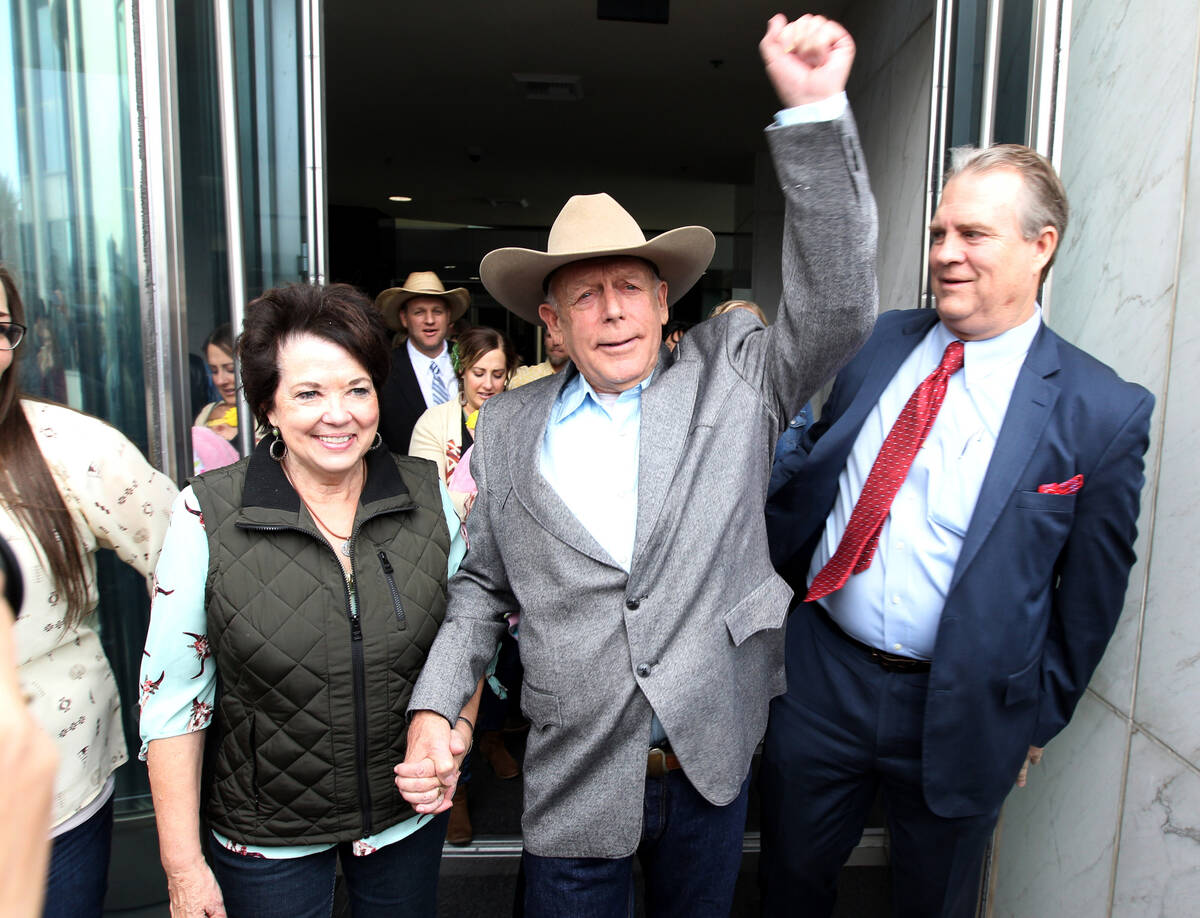 Cliven Bundy walks out of Lloyd George U.S. Courthouse in Las Vegas a free man with his wife Ca ...
