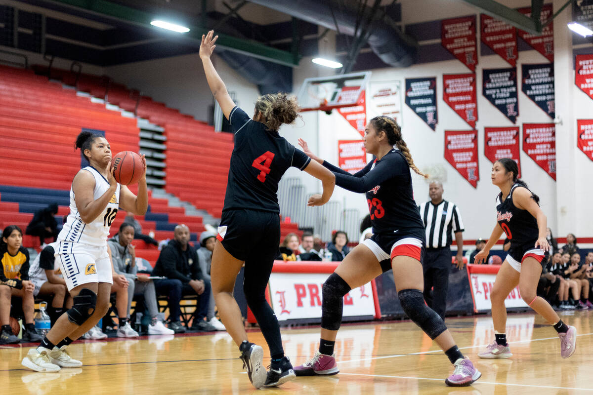 Clark’s Sarah Upshaw (10) shoots against Liberty’s Satsuki Bradley (4) and Adrien ...