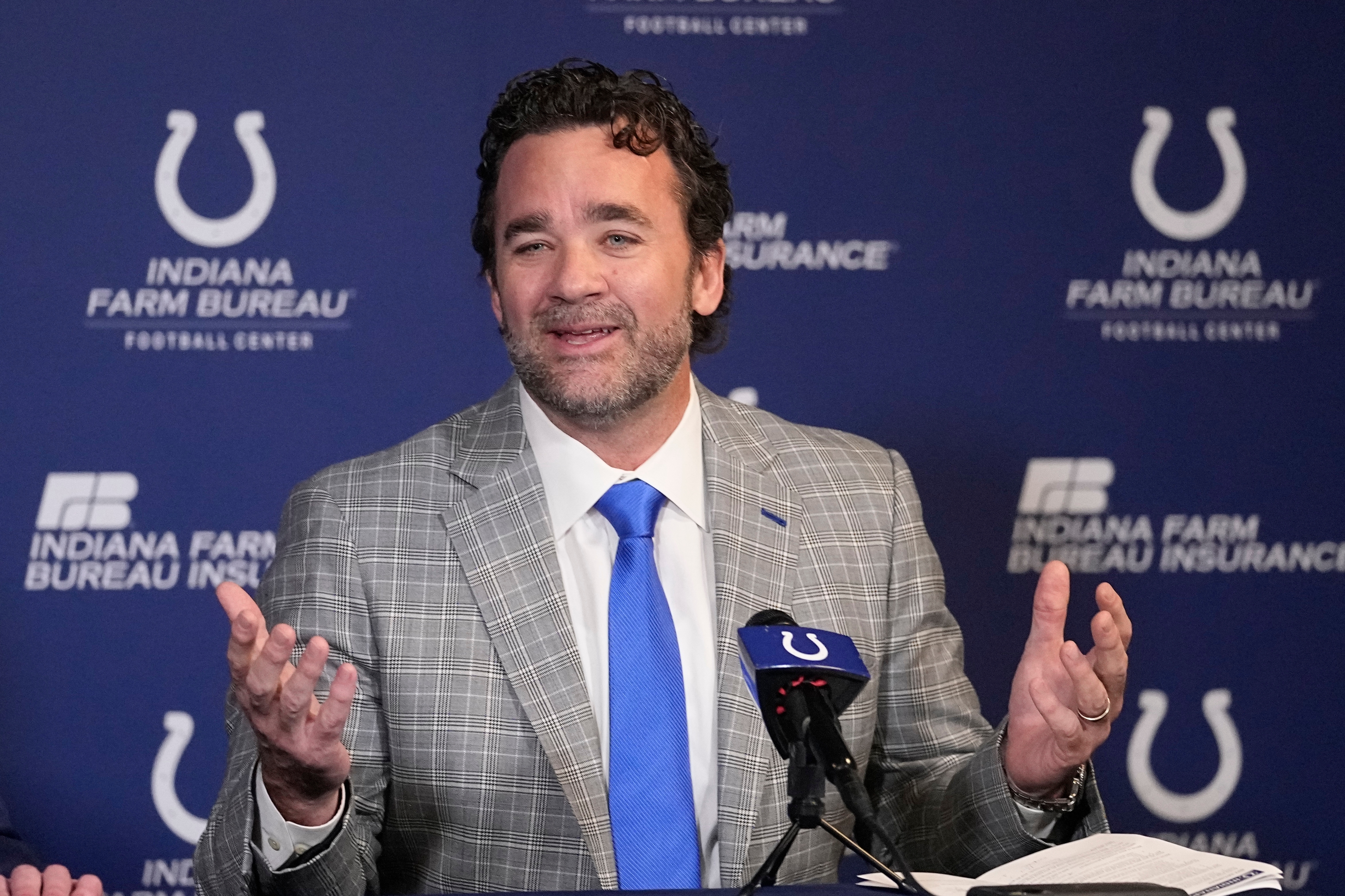 Jeff Saturday dari Colts melakukan debut kepelatihan NFL melawan Raiders |  Berita Perampok