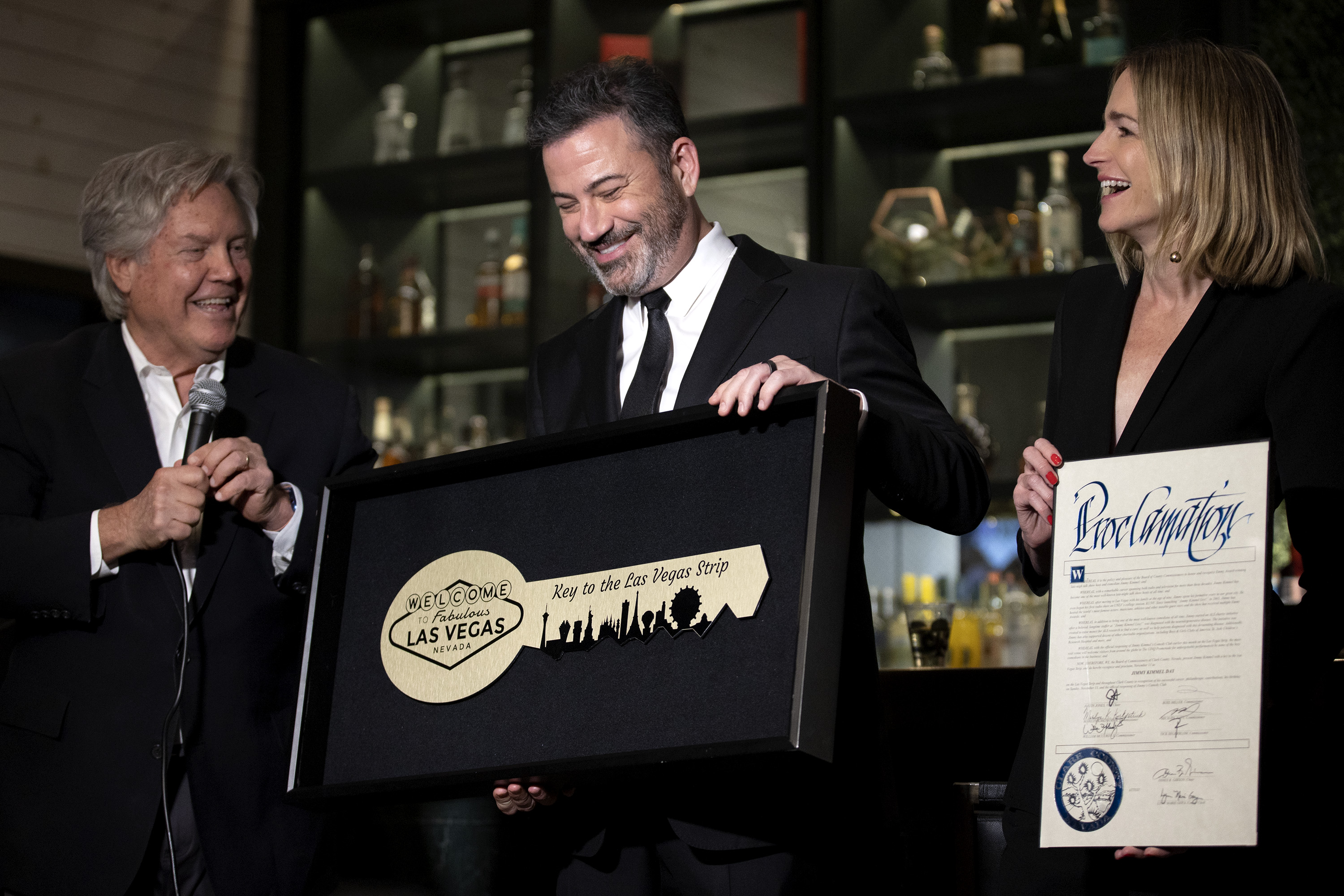 Jimmy Kimmel Membuka Kembali Klub Komedi Strip