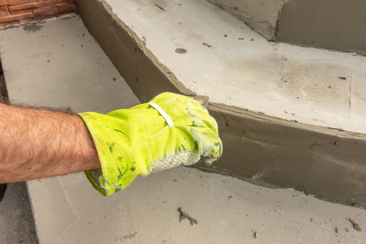 Memperbaiki tangga beton yang rusak itu mudah