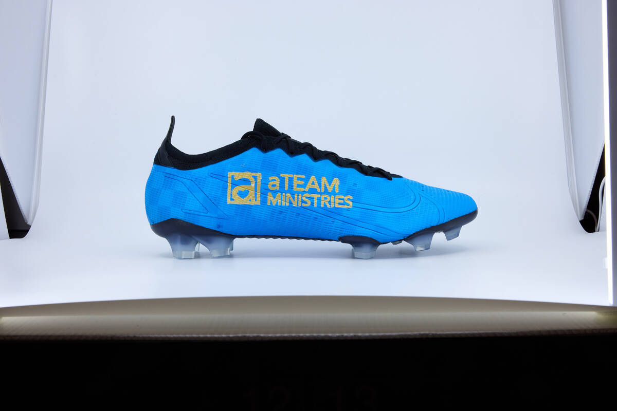 Photos: Raiders unbox custom cleats for NFL My Cause My Cleats