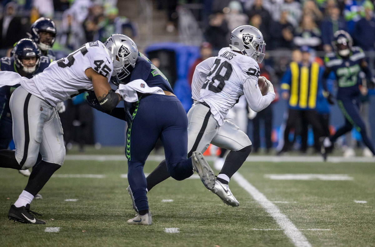 Raiders running back Josh Jacobs (28) breaks free on a 86-yard touchdown run during overtime of ...