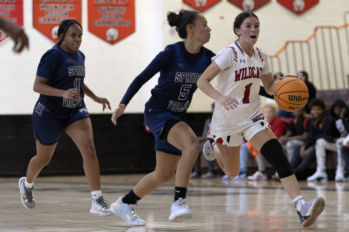 Las Vegas’ Layla Faught (1) dribbles around Spring Valley’s Gia McFadden (5) whil ...