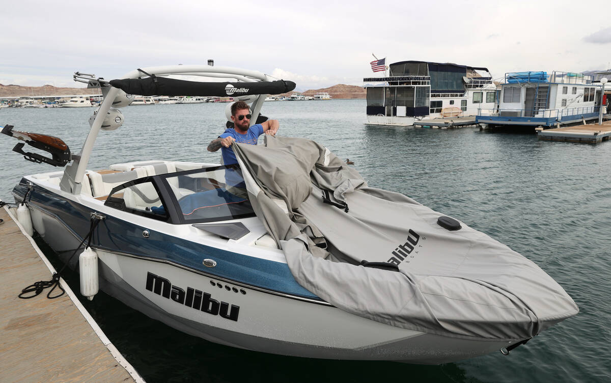 Boater Vance Randall covers his boat at Lake Mead Marina near Boulder City Monday, Dec. 5, 2022 ...