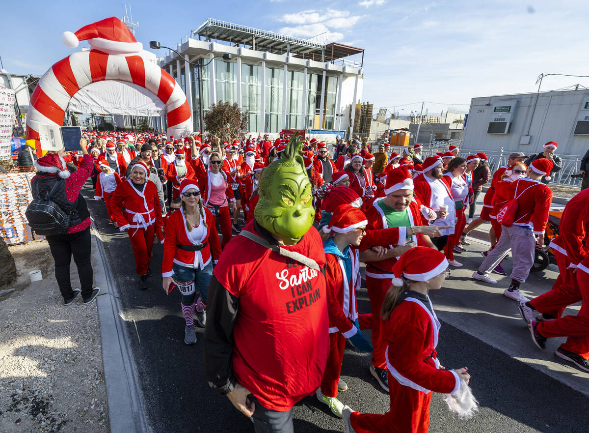 Participants in the 5K leave the start line along Las Vegas Blvd. South for the 18th Annual Gre ...