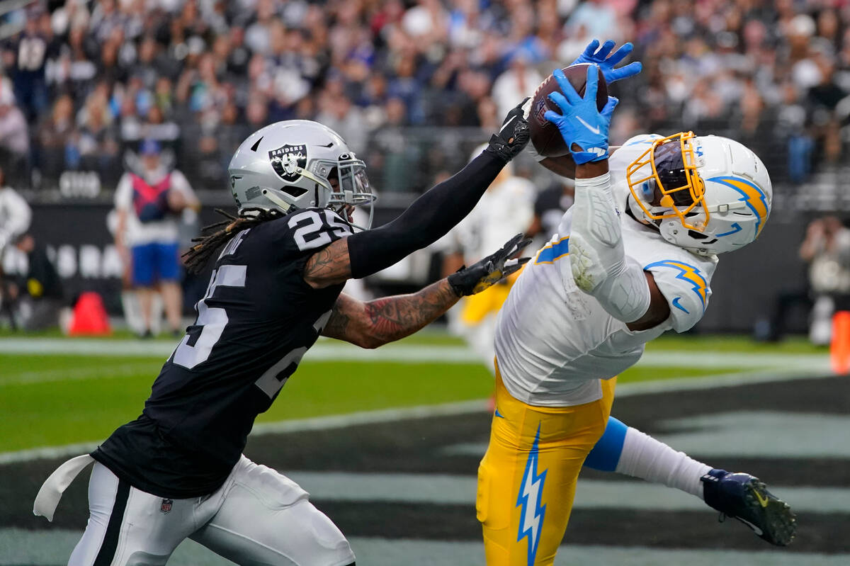 Los Angeles Chargers tight end Gerald Everett (7) can't pull in a pass in the end zone as Las V ...