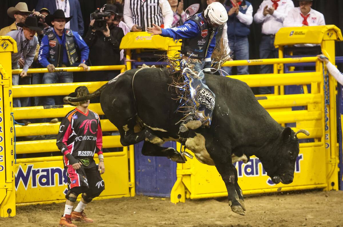 NFR 2022 Stetson Wright gets emotional after meeting young cancer