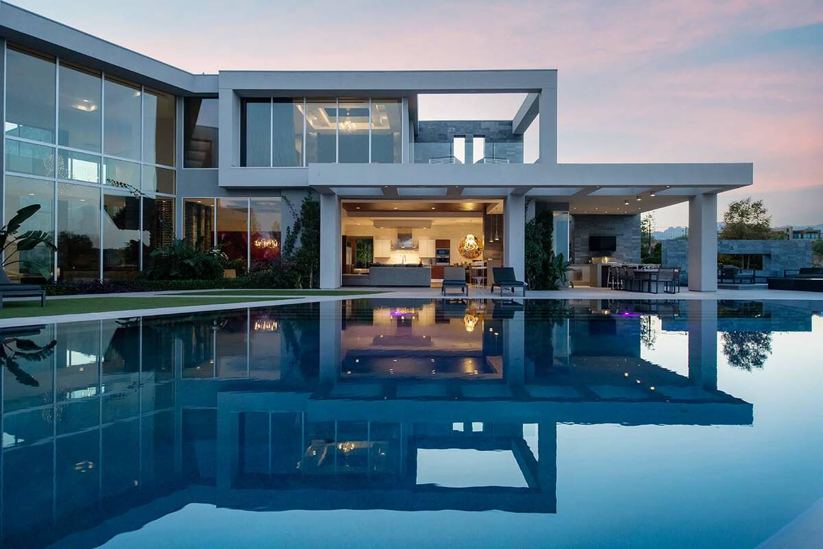 Penjualan rumah Summerlin senilai  juta berada di puncak daftar mewah teratas untuk bulan November