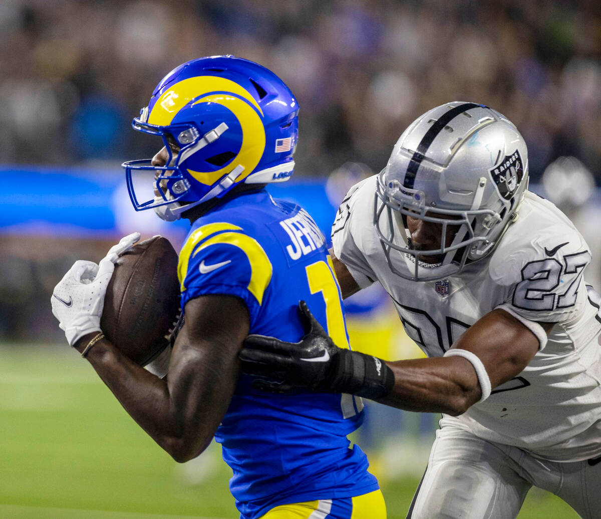 Los Angeles Rams wide receiver Van Jefferson (12) scores the game-tying touchdown over Raiders ...