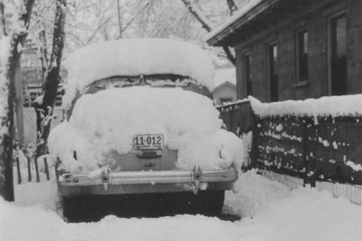 A snow-covered car is parked in 1939. (Harold Stocker Collection, UNLV Special Collections and ...