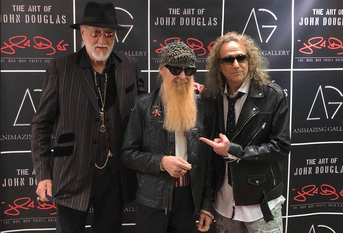 Mick Fleetwood, Billy Gibbons hadir untuk acara John Douglas di Vegas