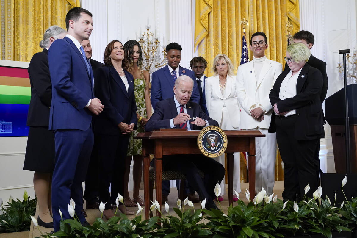 Biden menandatangani RUU pernikahan gay di upacara Gedung Putih