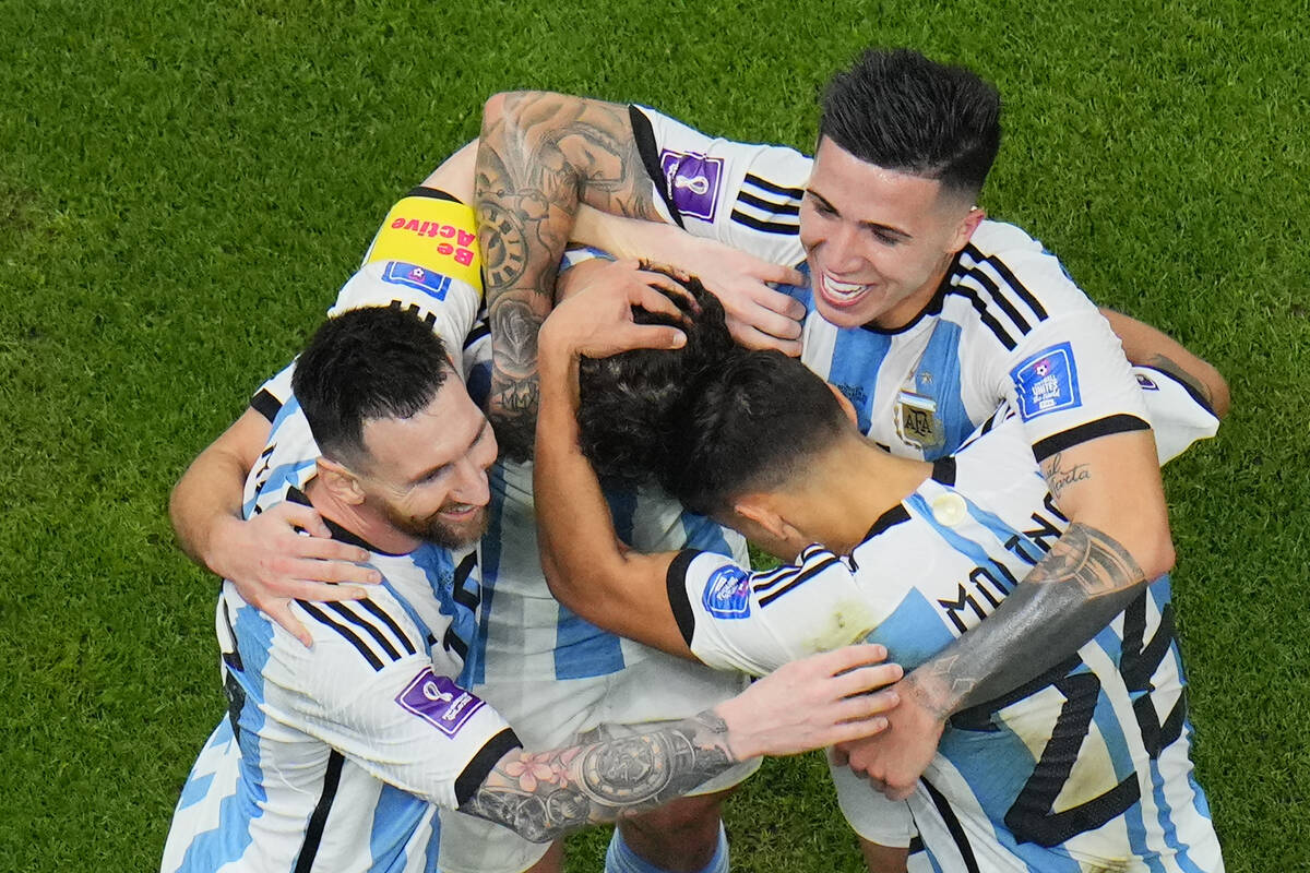 Messi, Argentina mengalahkan Kroasia 3-0 untuk mencapai final Piala Dunia