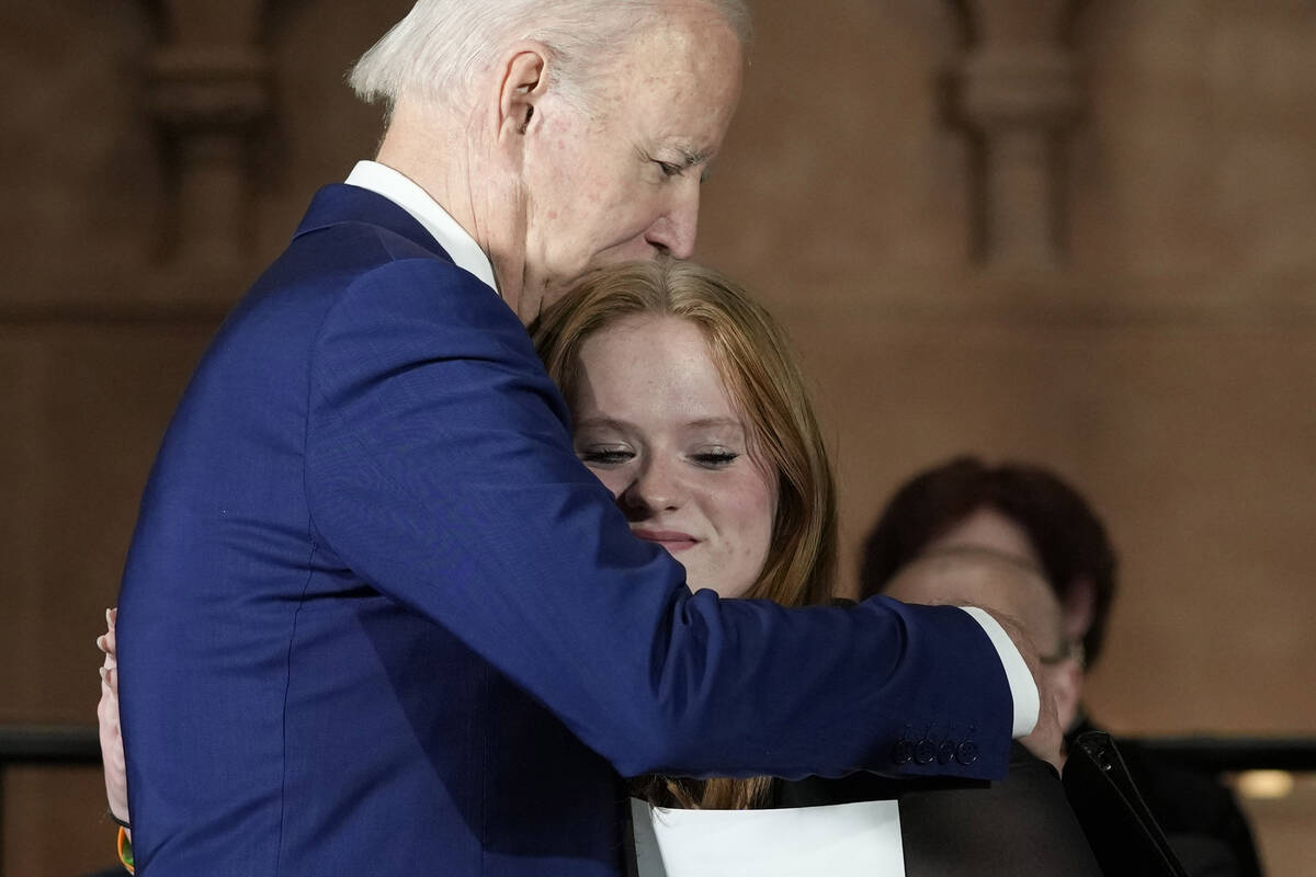 Ulang tahun Sandy Hook: Biden menyebut ‘rasa bersalah sosial’ pada senjata Ulang tahun Sandy Hook: Biden menyebut ‘rasa bersalah sosial’ pada senjata