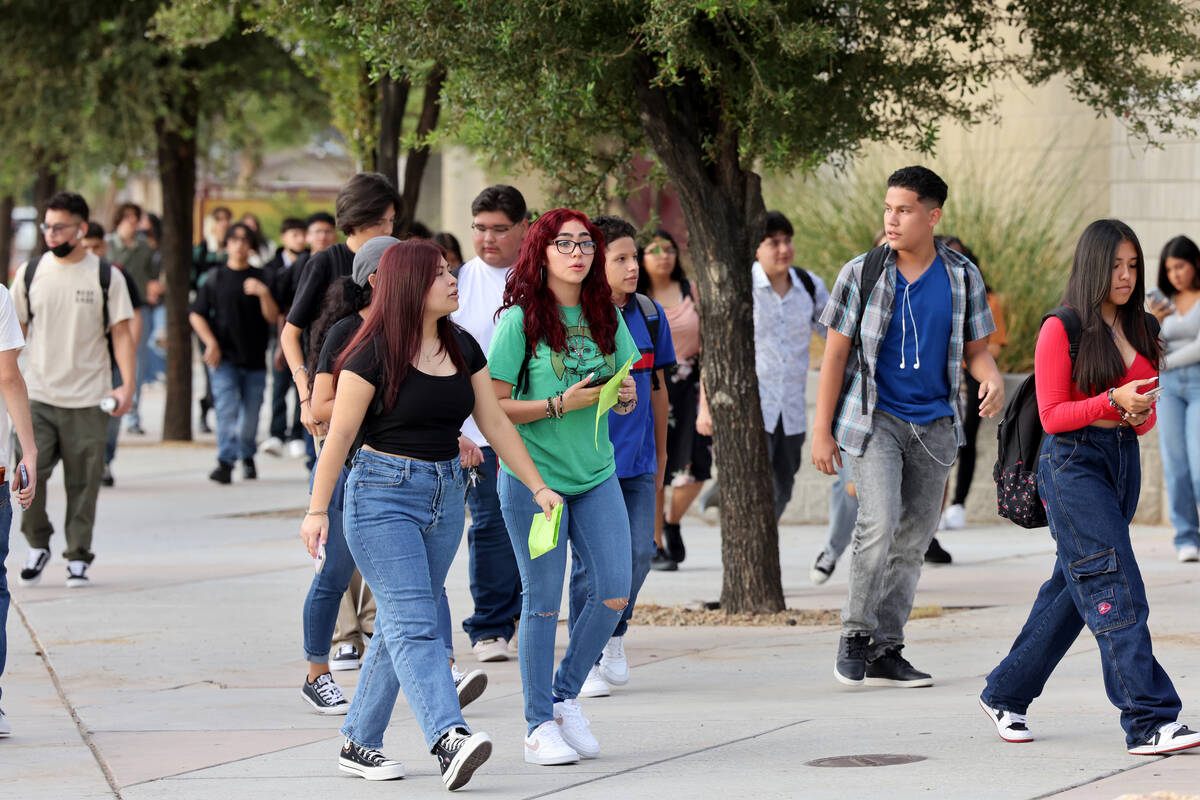 Students arrive at Eldorado High School in Las Vegas Monday, Aug. 8, 2022. Members of the Nevad ...