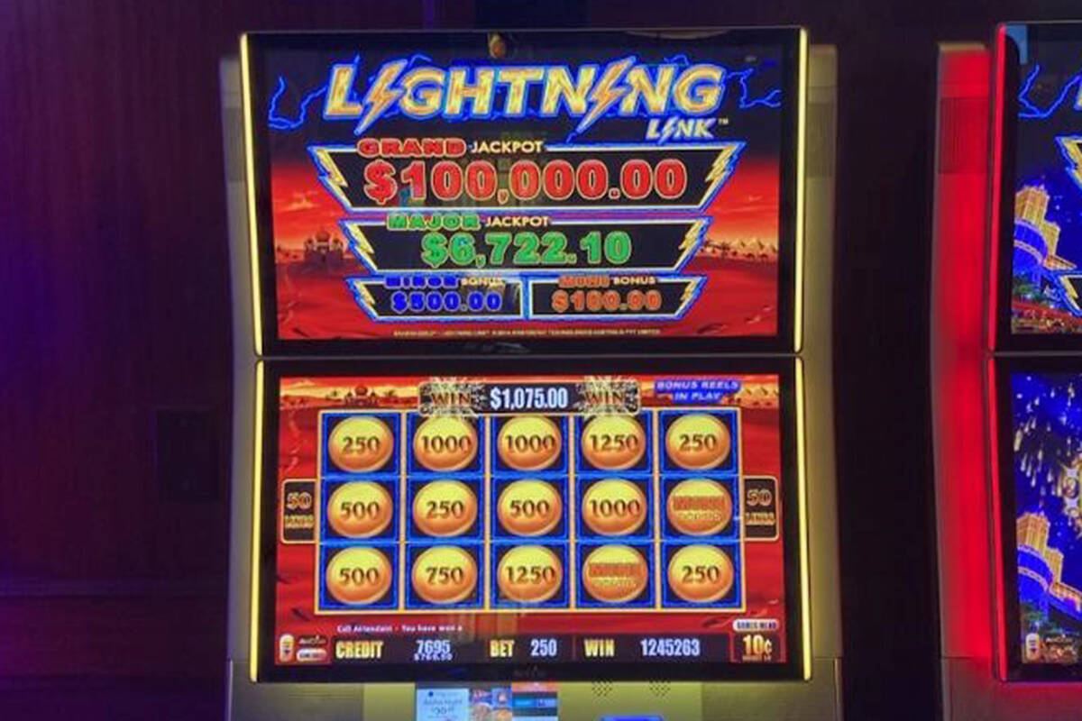 lightning jackpots slot machine