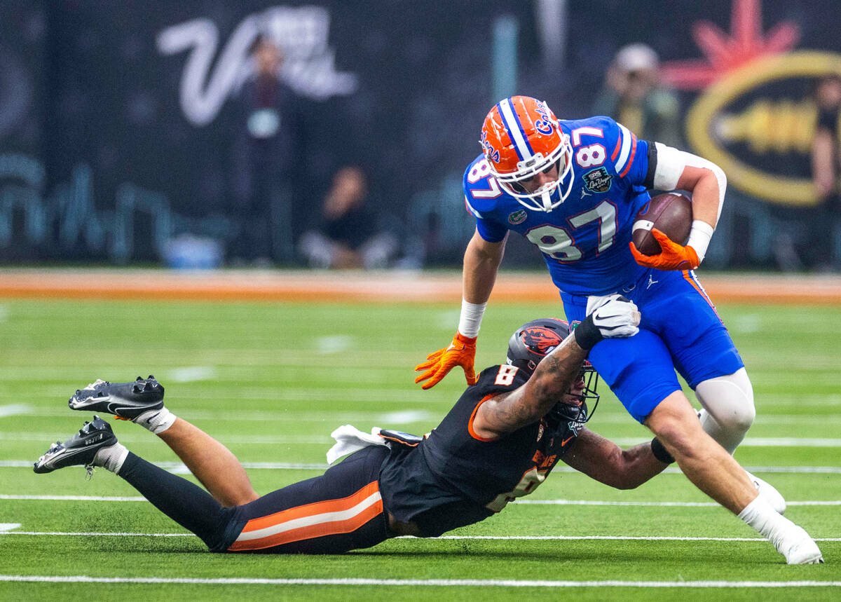 Florida Gators tight end Jonathan Odom (87) fights off a tackle attempt by Oregon State Beavers ...