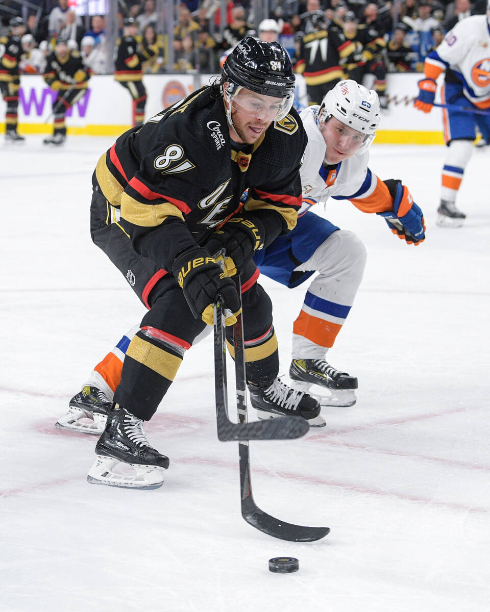 Marchessault, Golden Knights cruise past Panthers in physical Game 2