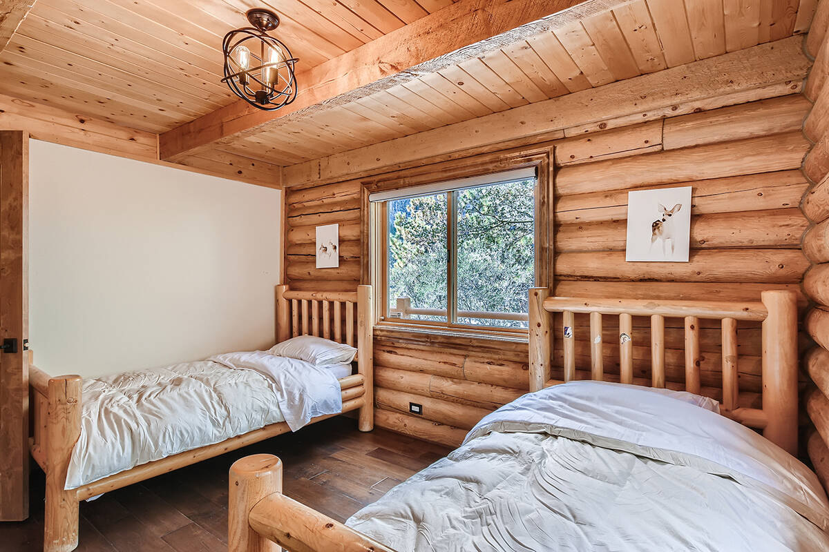 Guest room. (Mt. Charleston Realty)
