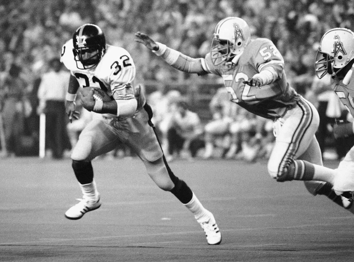 FILE - Pittsburgh Steelers running back Franco Harris (32) picks up 10 yards as he turns the co ...