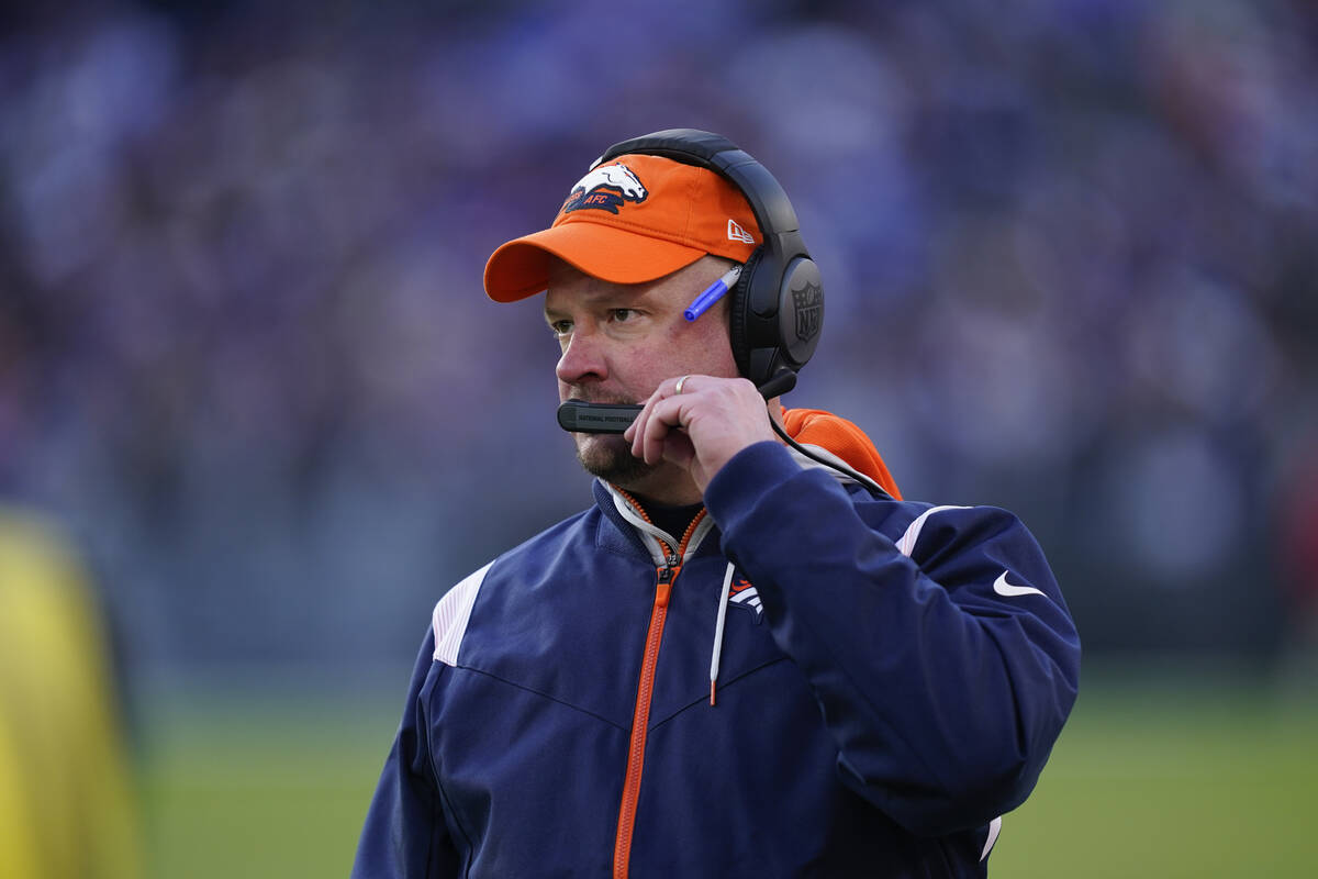 Broncos memecat pelatih kepala rookie Hackett setelah start 4-11