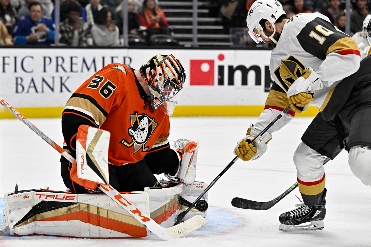 Golden Knights kalah baku tembak dari John Gibson, Anaheim Ducks