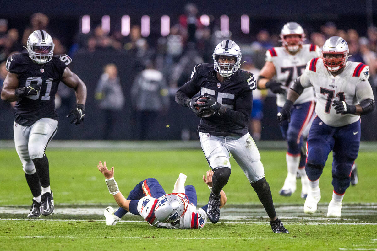 Raiders defensive end Chandler Jones (55) breaks away from a tackle attempt by New England Patr ...