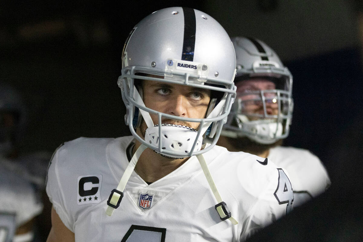 Raiders quarterback Derek Carr (4) prepares to take the field before an NFL game against the Lo ...