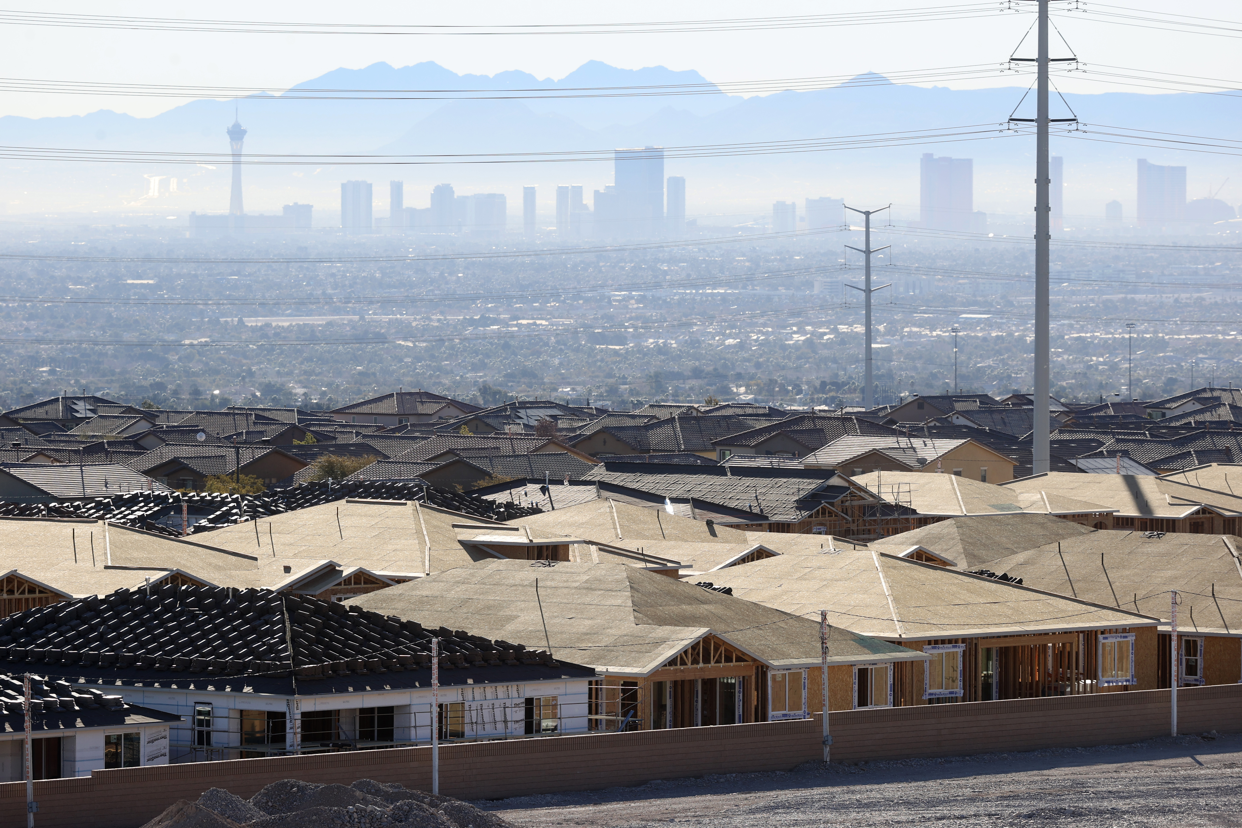 Tingkat hipotek jatuh, tetapi pasar perumahan Las Vegas masih mengerem