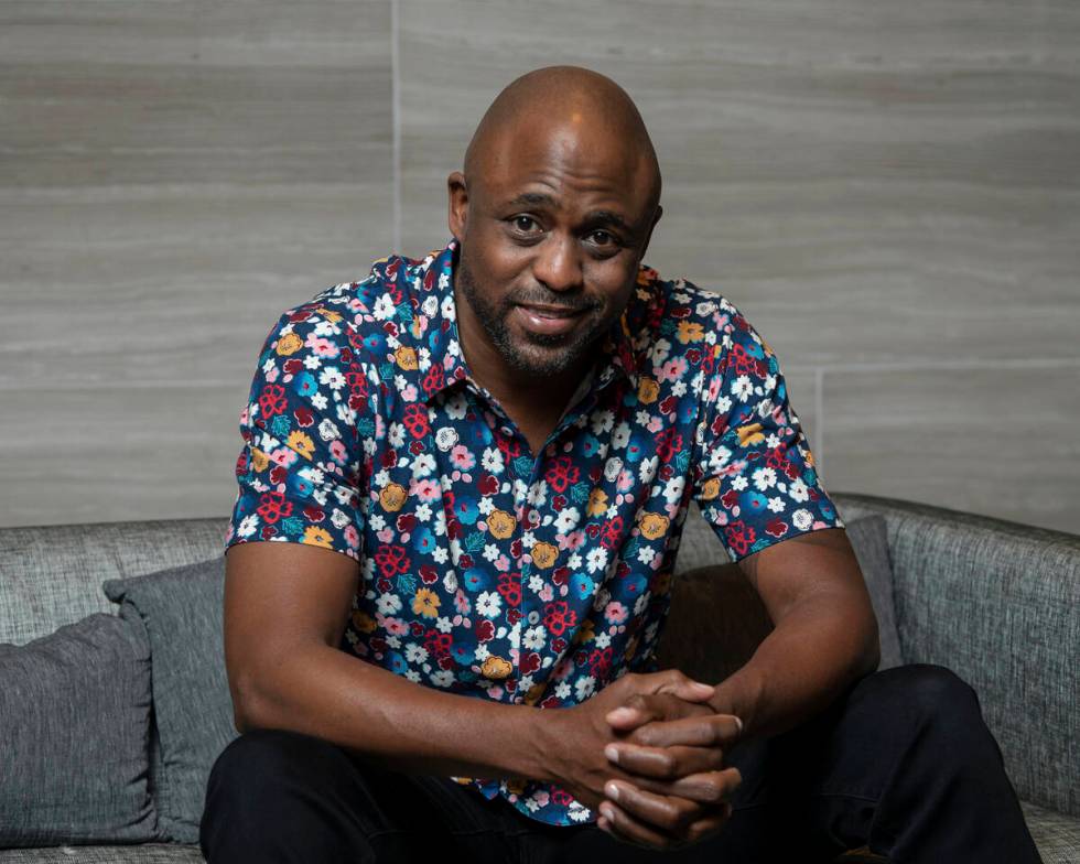 Aktor, komedian dan penyanyi Wayne Brady berpose di Park Hyatt Hotel di New York...