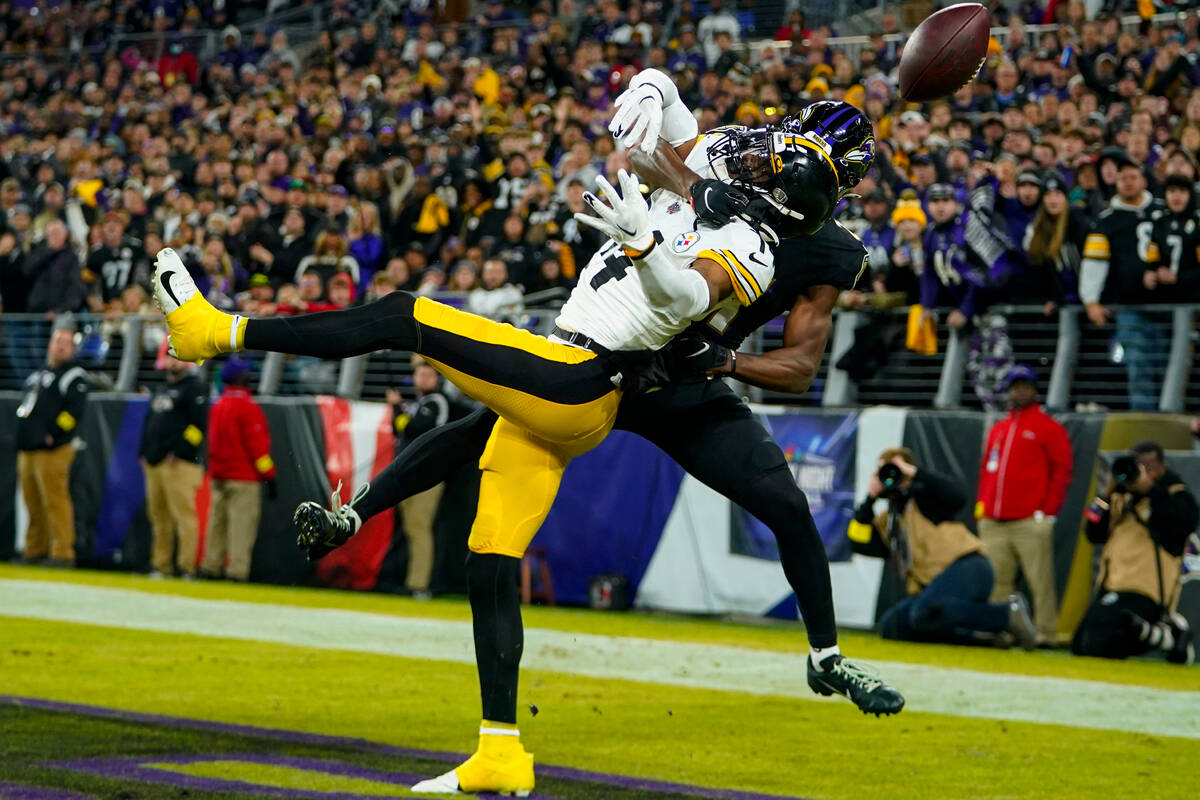 Baltimore Ravens cornerback Brandon Stephens (21) breaks up a pass to Pittsburgh Steelers wide ...