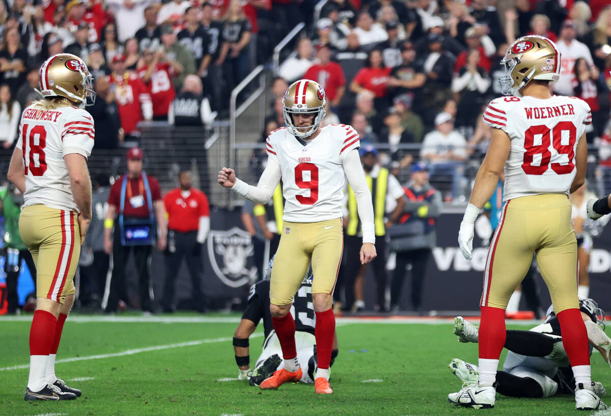 San Francisco 49ers place kicker Robbie Gould (9) reacts after kicking a the game winning field ...