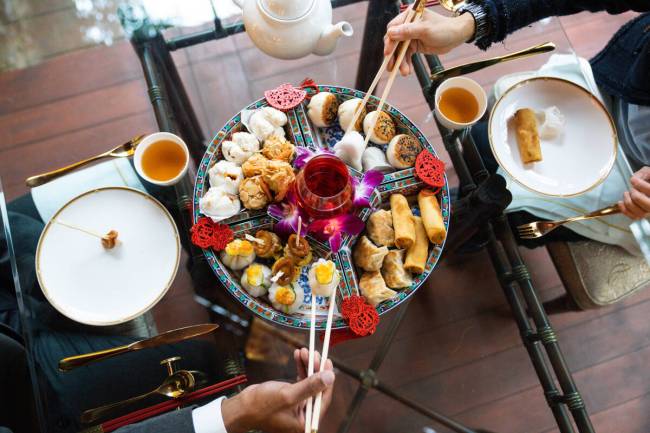 Piring Dim Sum Delapan Harta Karun dari menu Tahun Baru Imlek di The Garden Table di B ...