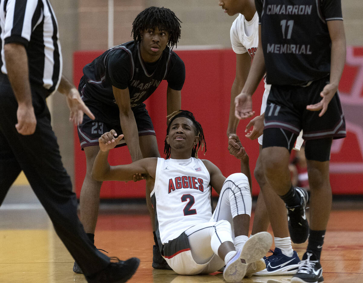 Arbor View’s Sebastian Knox (2) complains to a referee after being fouled while Cimarron-Memo ...
