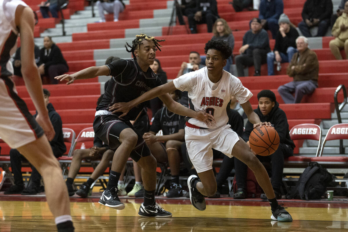 Arbor View’s Demarion Yap (0) drives around Cimarron-Memorial’s Geremiah Rone (11) during a ...