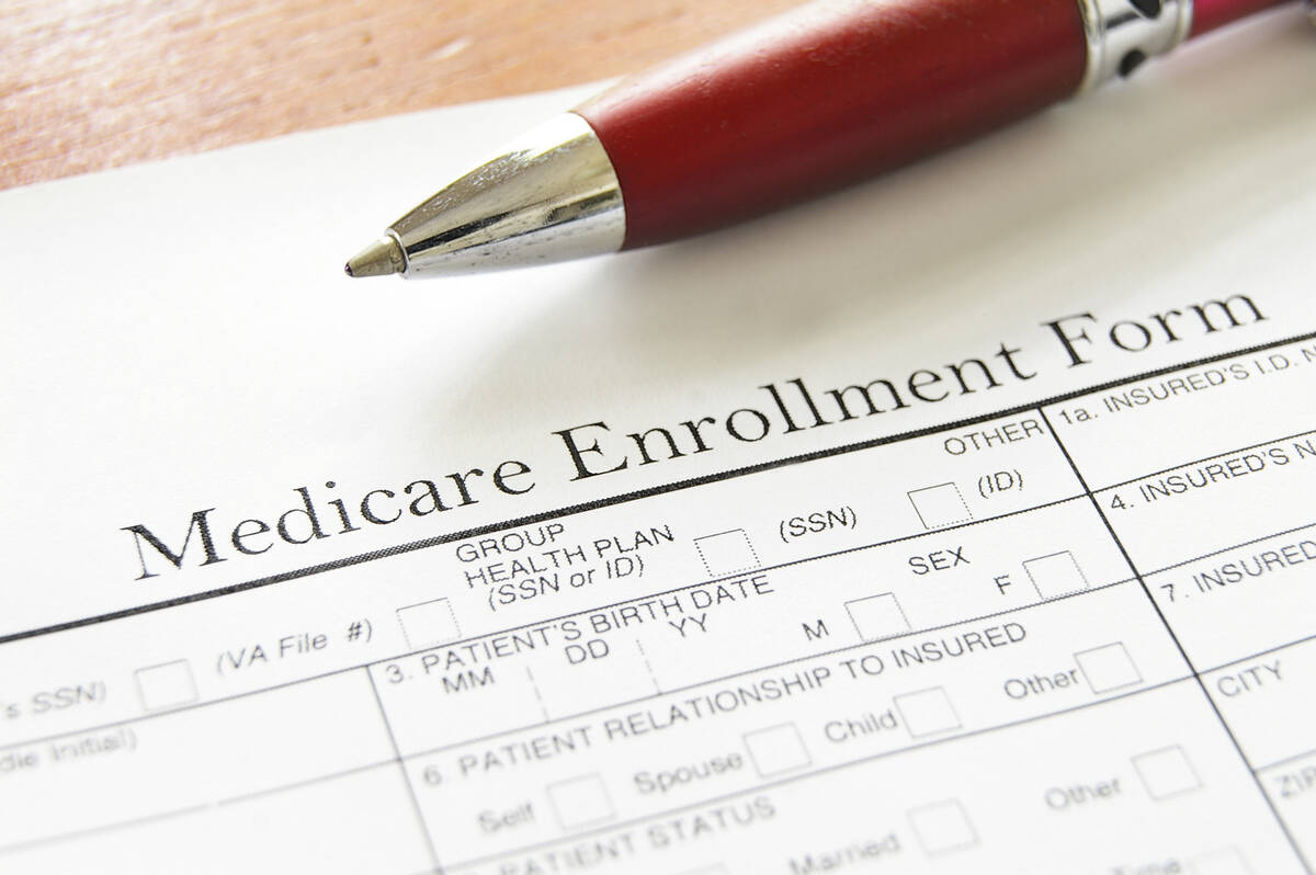 Di Medicare: Melamar di bawah tunjangan suami menambah kerut pendaftaran