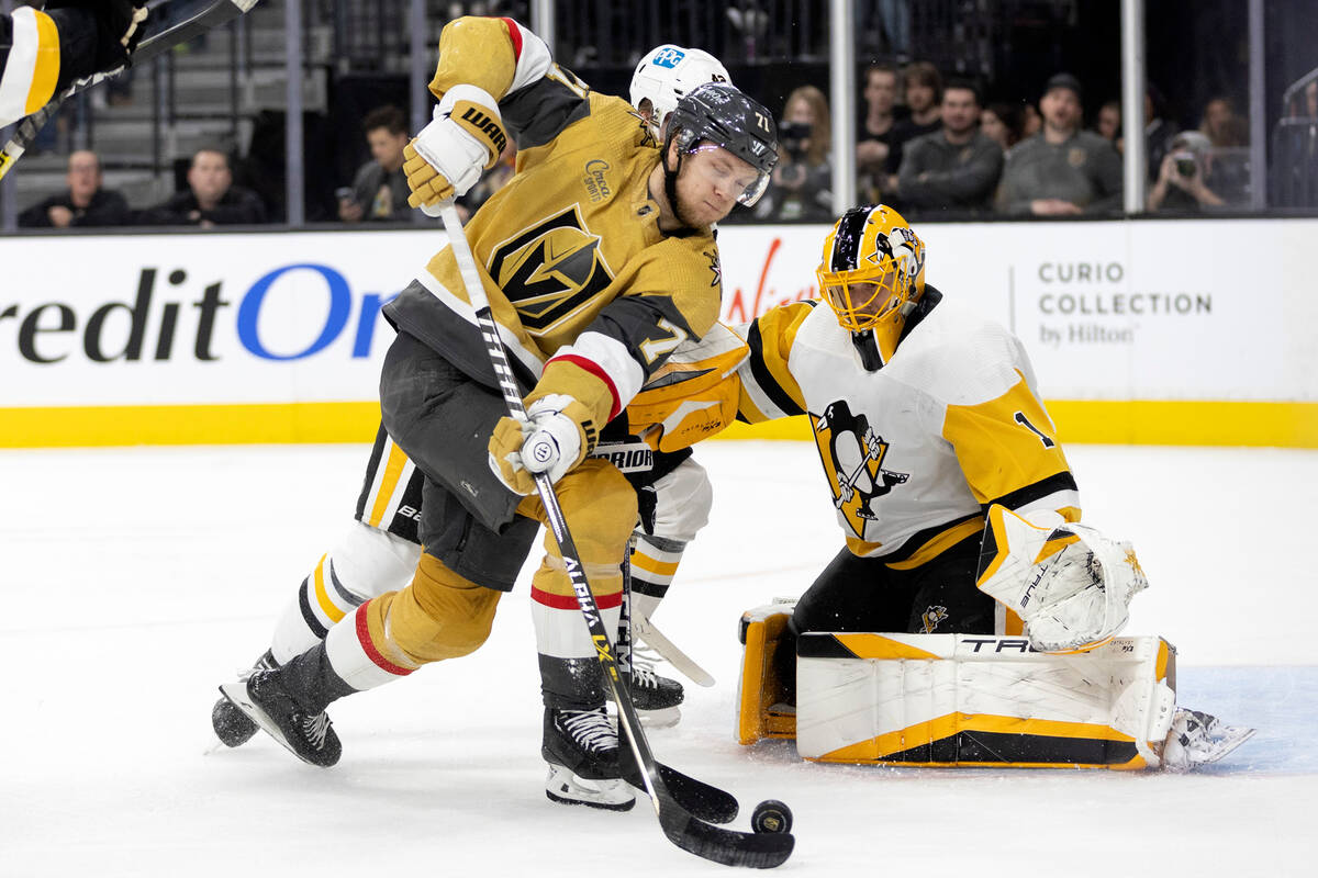 Vegas Golden Knights center William Karlsson (71) attempts to tap the puck into the net after P ...