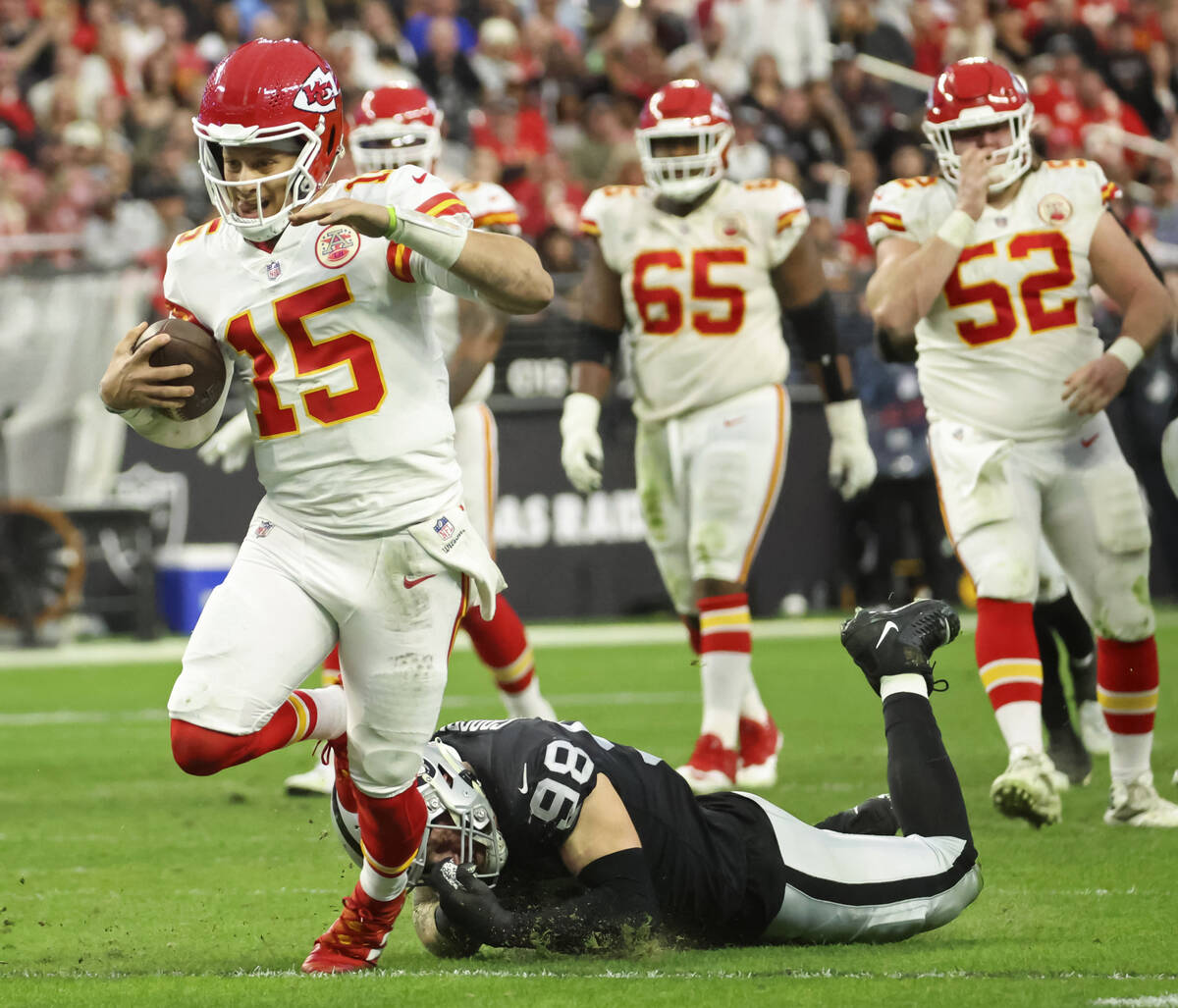 Kansas City Chiefs quarterback Patrick Mahomes (15) runs the ball past Raiders defensive end Ma ...