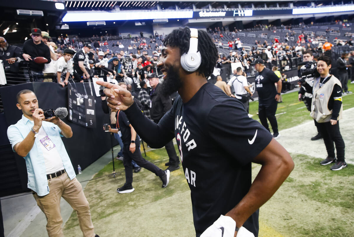 Raiders cornerback Nate Hobbs comes off the field after warming up before an NFL game at Allegi ...