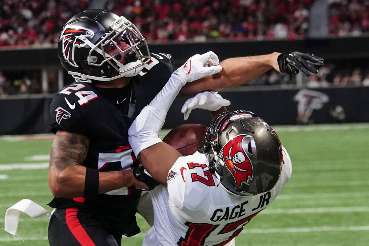 Tampa Bay Buccaneers wide receiver Russell Gage (17) makes a touchdown catch against Atlanta Fa ...