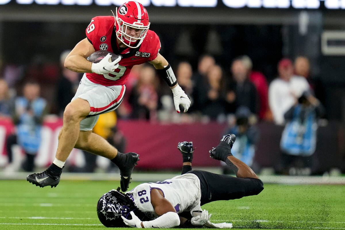 Georgia tight end Brock Bowers (19) leaps over TCU safety Millard Bradford (28) during the seco ...