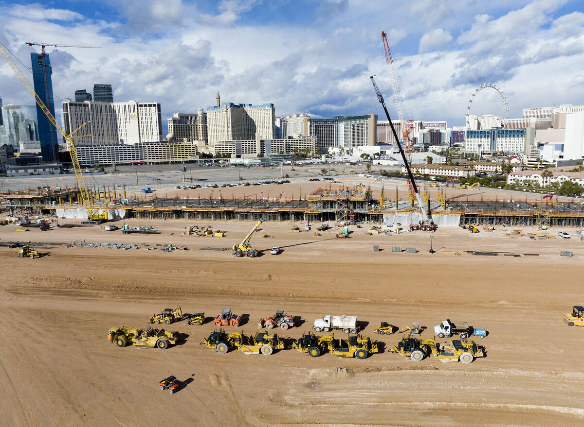 F1 Las Vegas Grand Prix: FOX5 drone gives a look at pit building, track  ahead of race