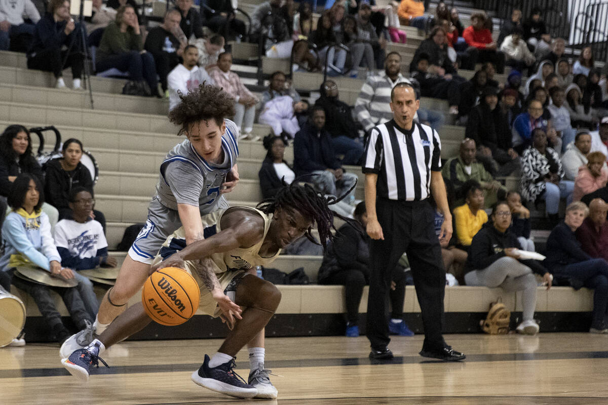 Desert Pines’ Isiaac Boykin, left, competes for possession of the ball with Foothill ...