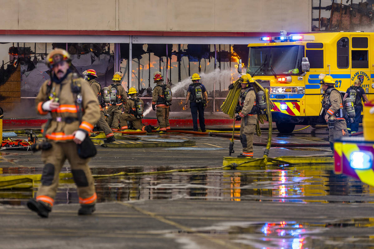 Firefighters battle 3alarm blaze at Kmart building in east Las Vegas