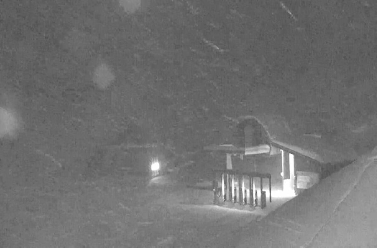 A webcam shows heavy snow falling at Lee Canyon about 9 p.m. Saturday, Jan. 14, 2023. (Lee Canyon)